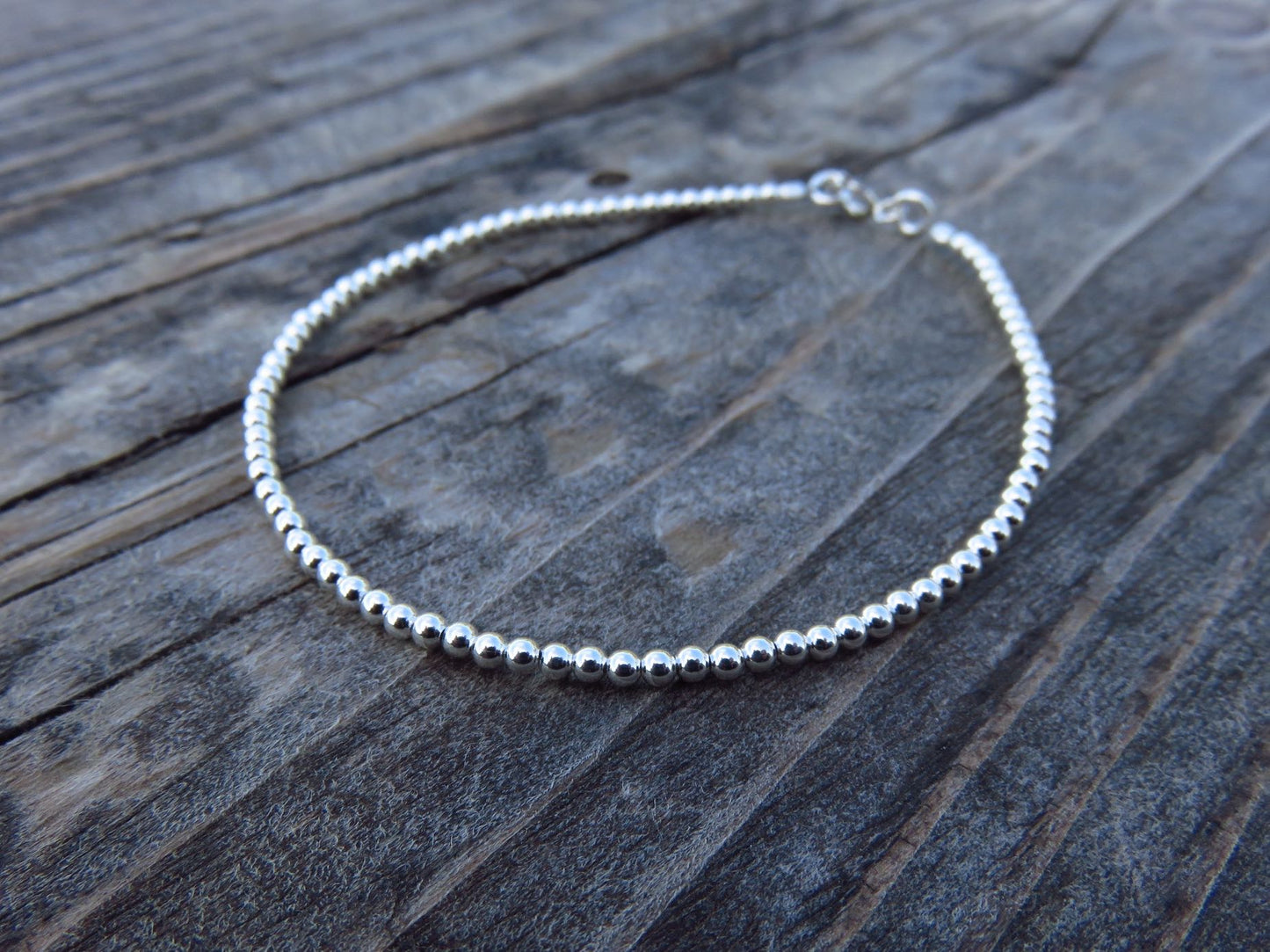 Bracelet with small beads made of silver carabiners