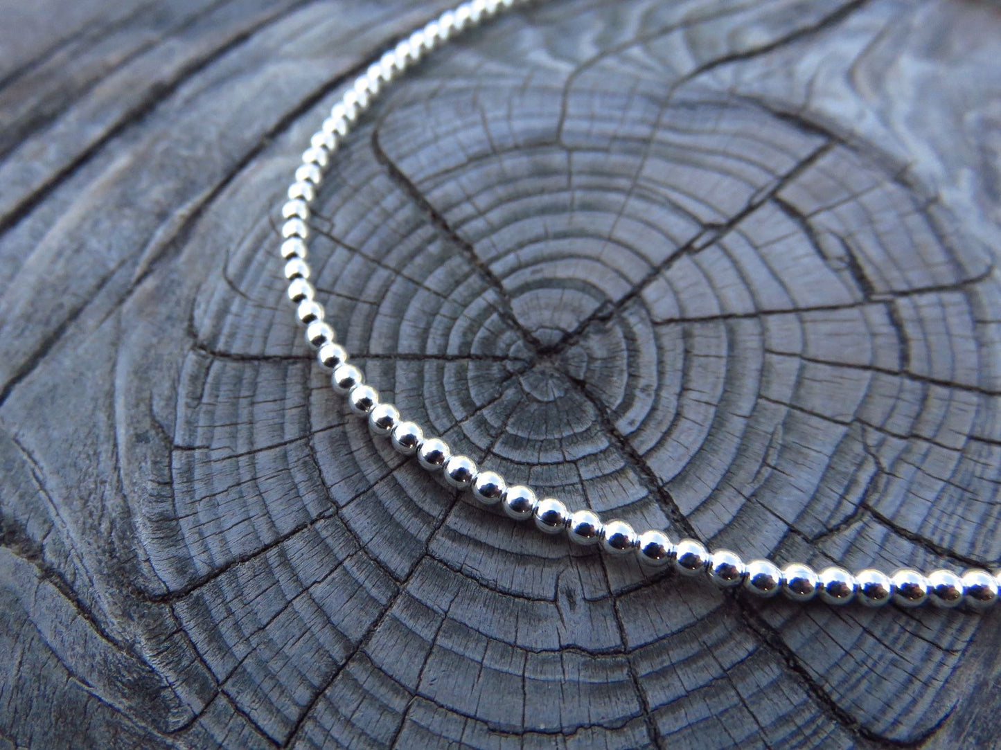 Bracelet with small beads made of silver carabiners