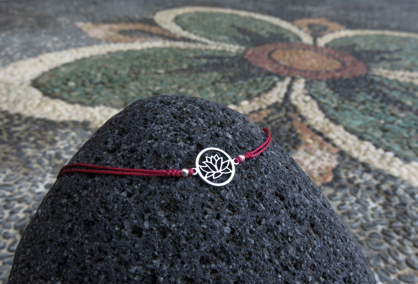 Armband Lotusblume aus Silber in dunkelrot