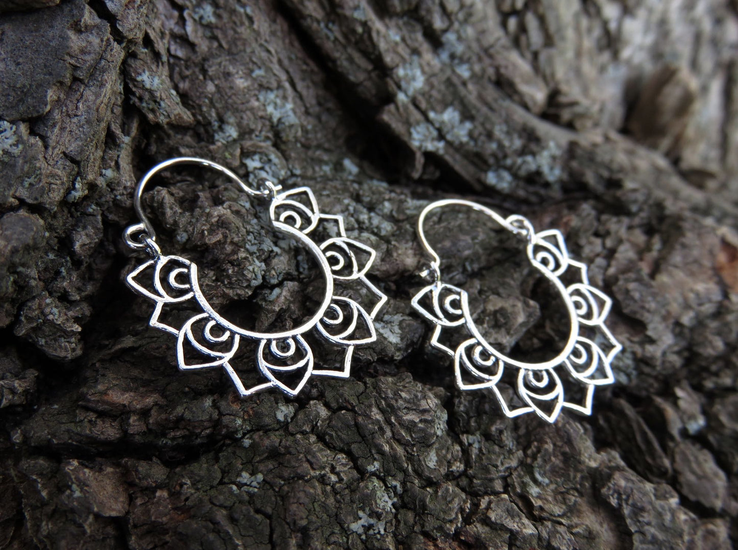 floral gemusterte Creolen aus Silber