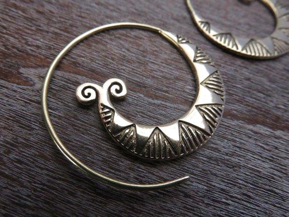 large spiral earrings with zigzag pattern made of brass