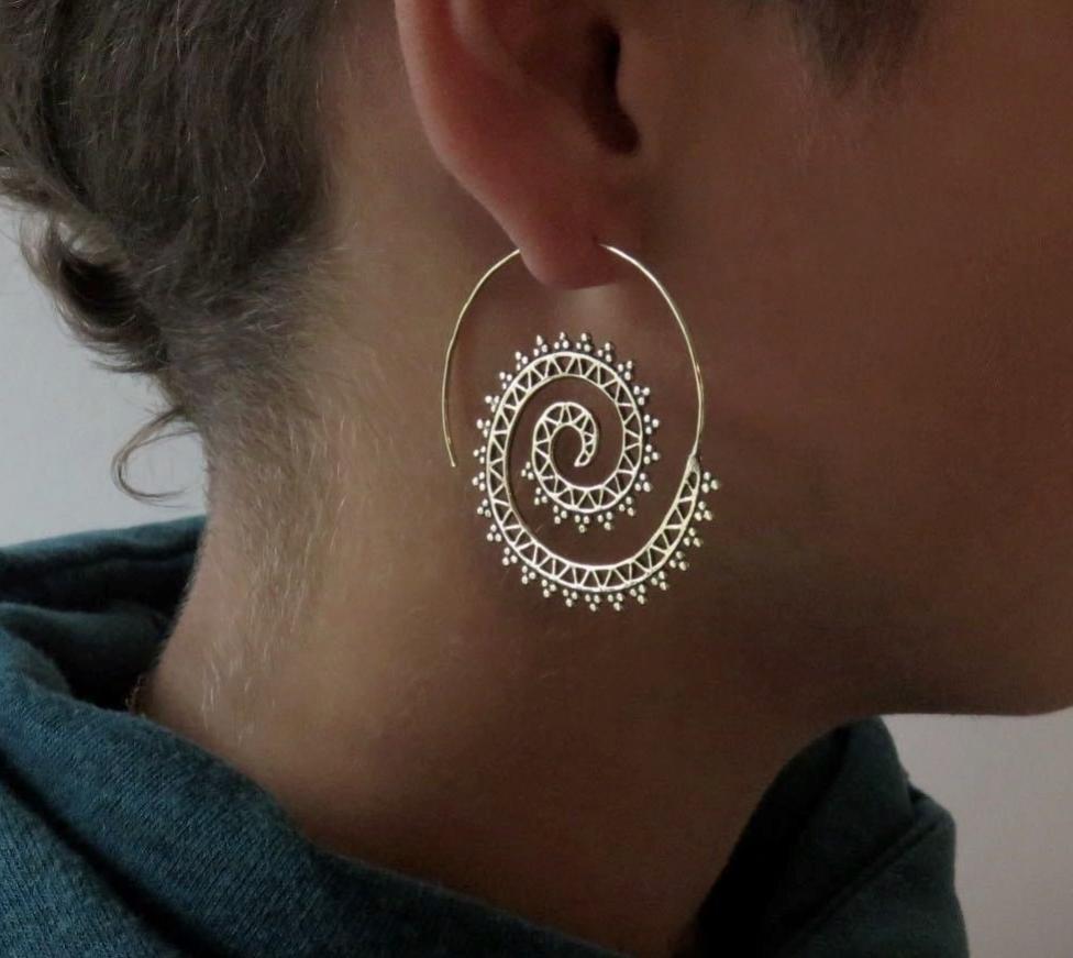large spiral earrings with zigzag pattern made of brass