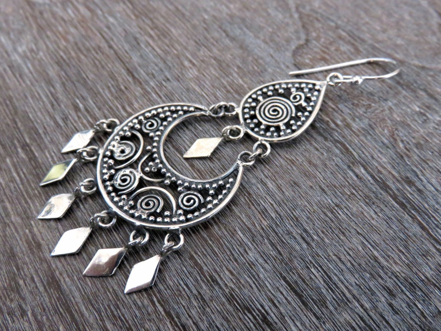 filigree earrings with dangling diamonds made of silver
