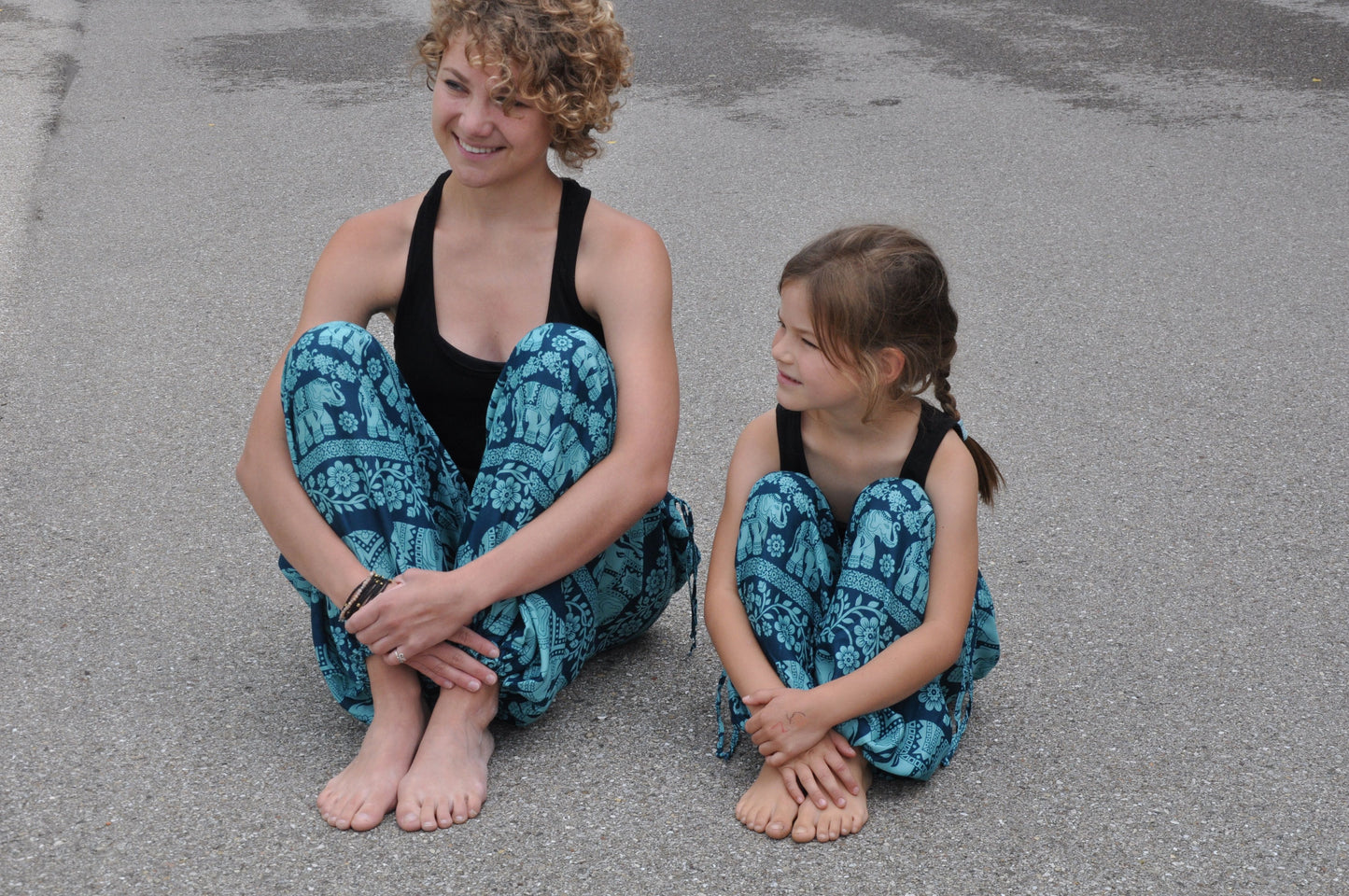 Airy harem pants with an elephant pattern in turquoise with pockets