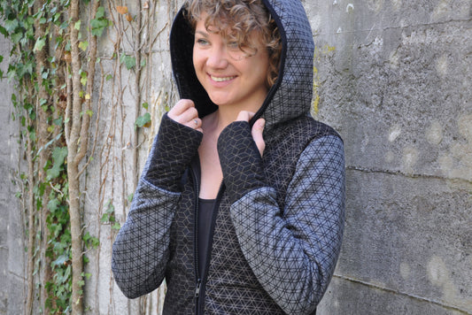 Patchwork Kapuzenpulli mit Blumenmuster schwarz/grau