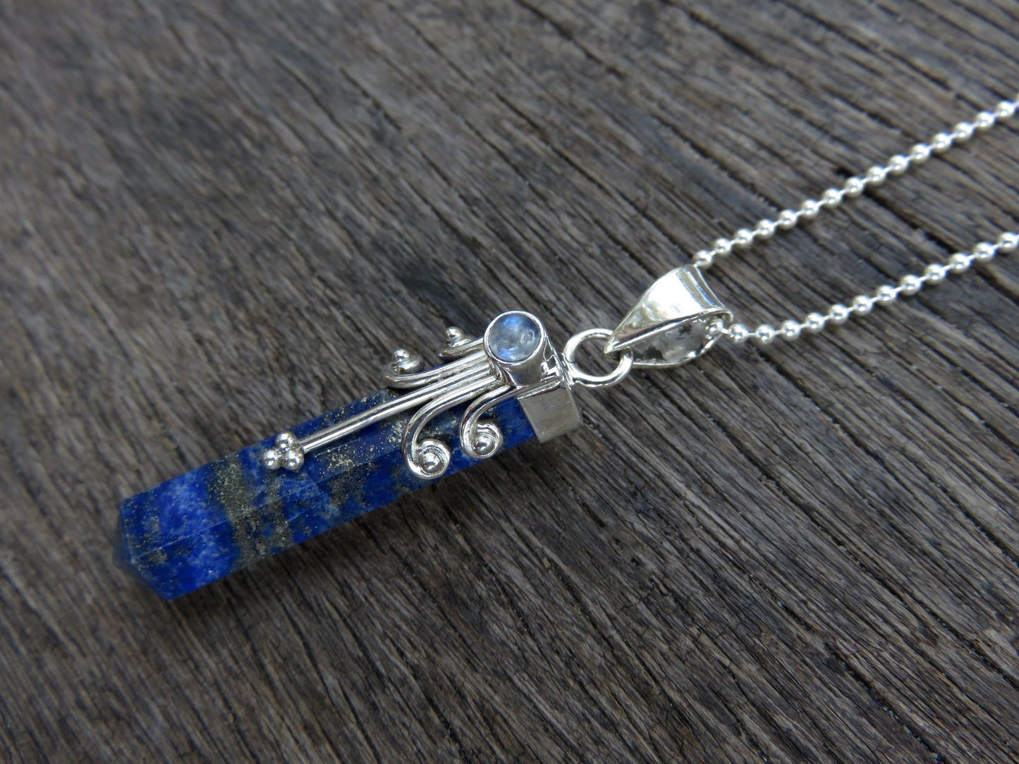 Crystal pendant lapis lazuli made of silver
