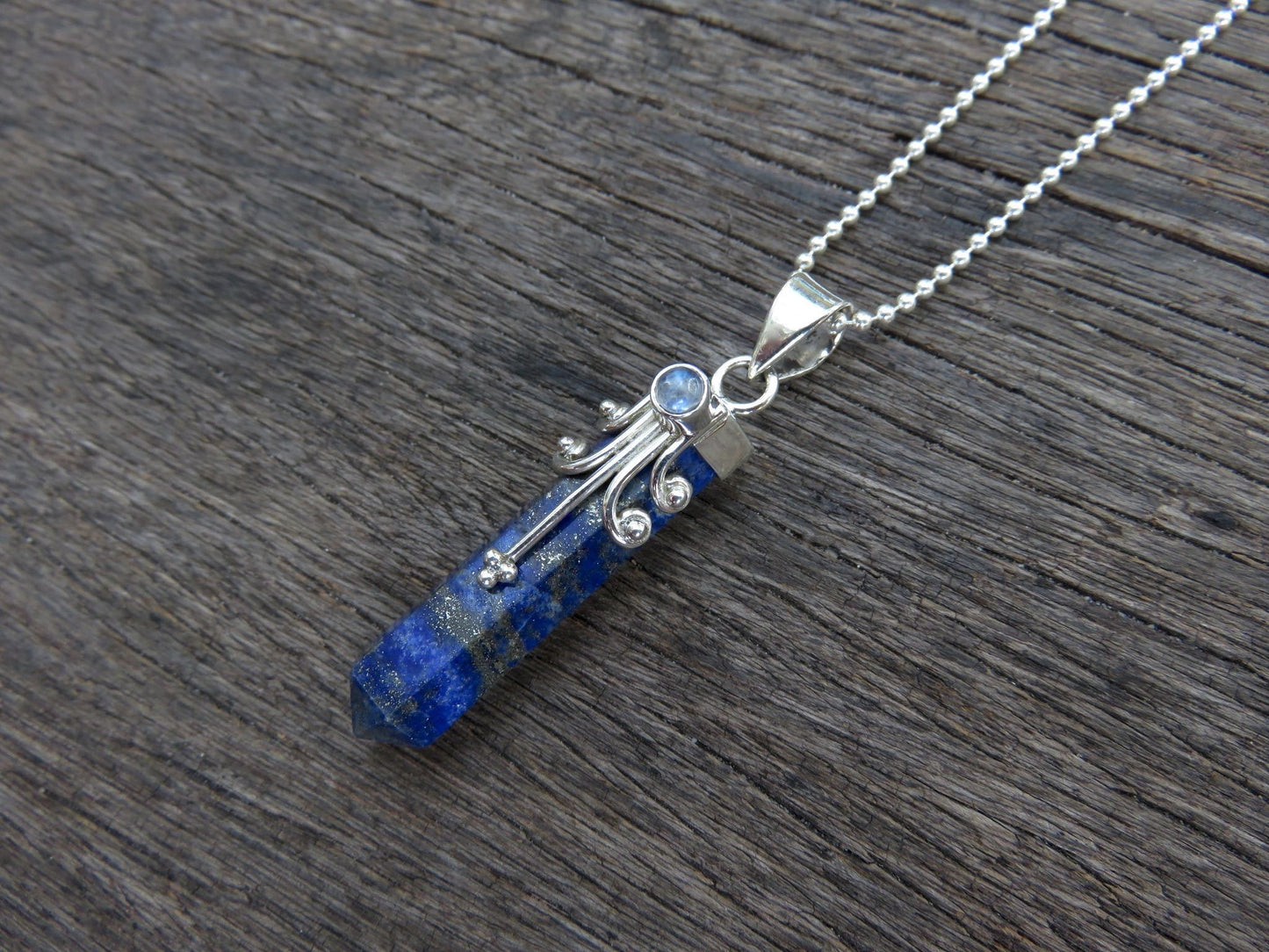 Crystal pendant lapis lazuli made of silver