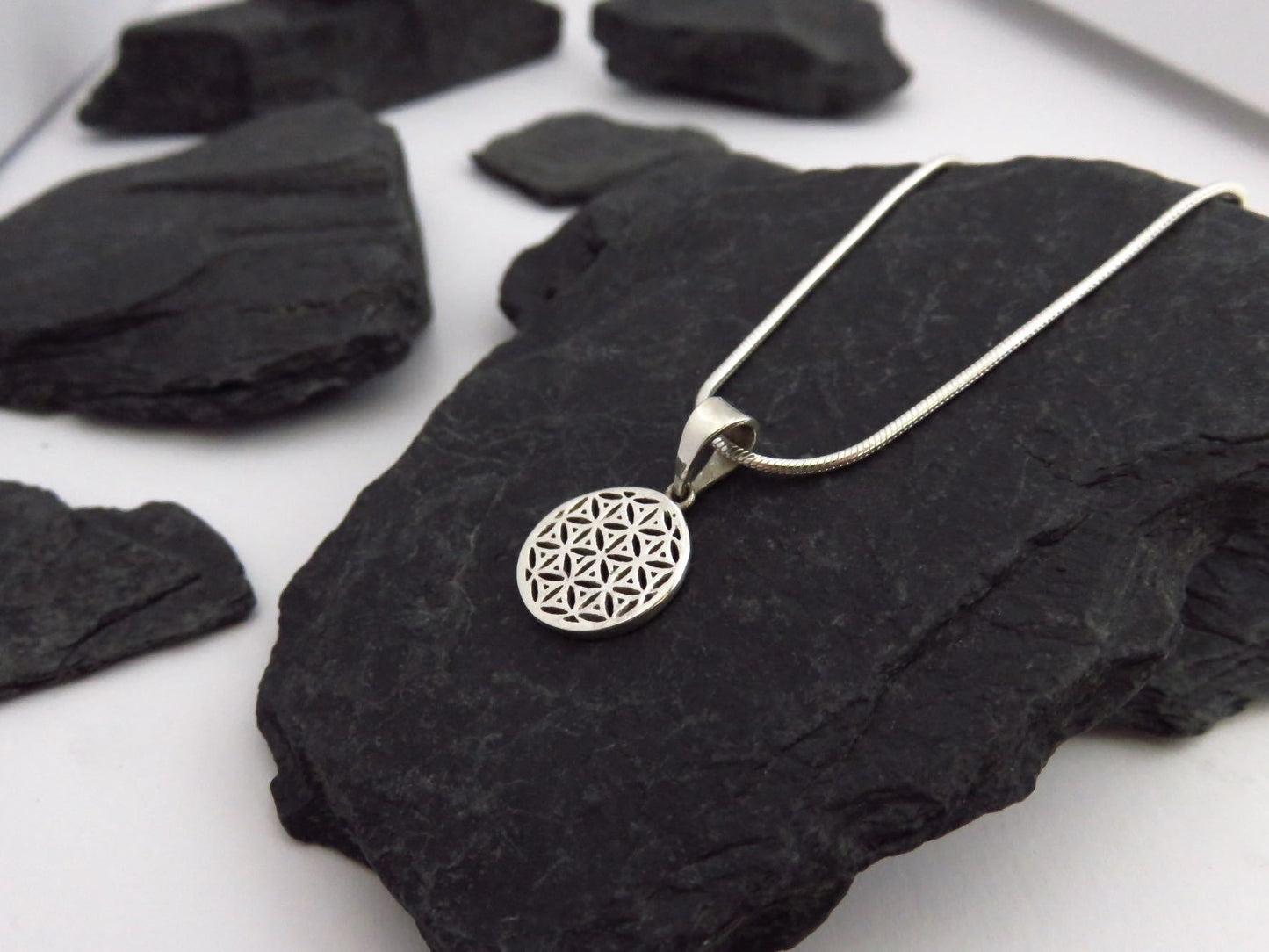 Necklace with the motif of the flower of life made of silver