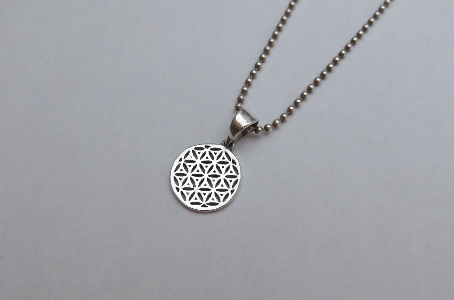 Necklace with the motif of the flower of life made of silver