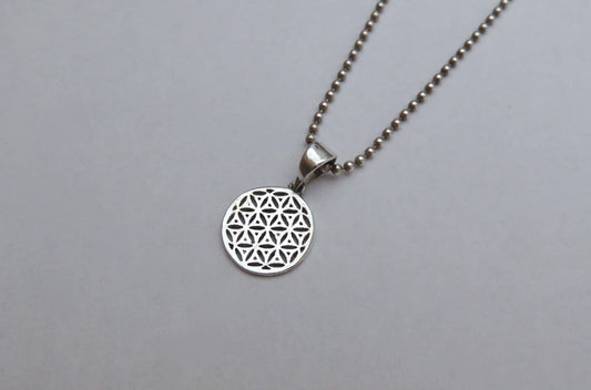 Necklace with the motif of the flower of life made of silver