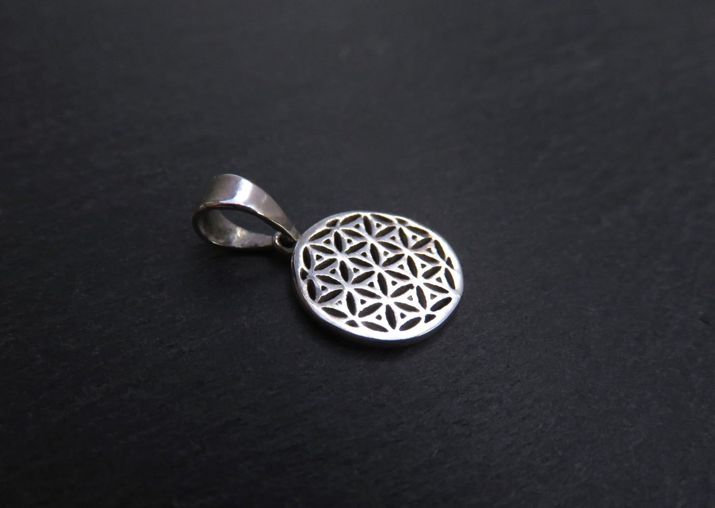 Necklace with the motif of the flower of life made of silver