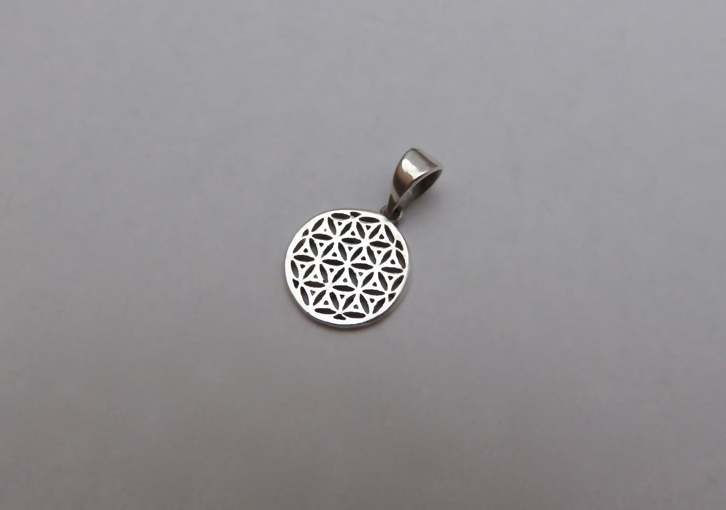 Necklace with the motif of the flower of life made of silver