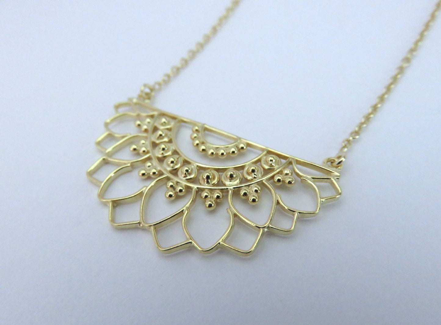 Mandala Kette mit floralem Blumenmuster aus Messing