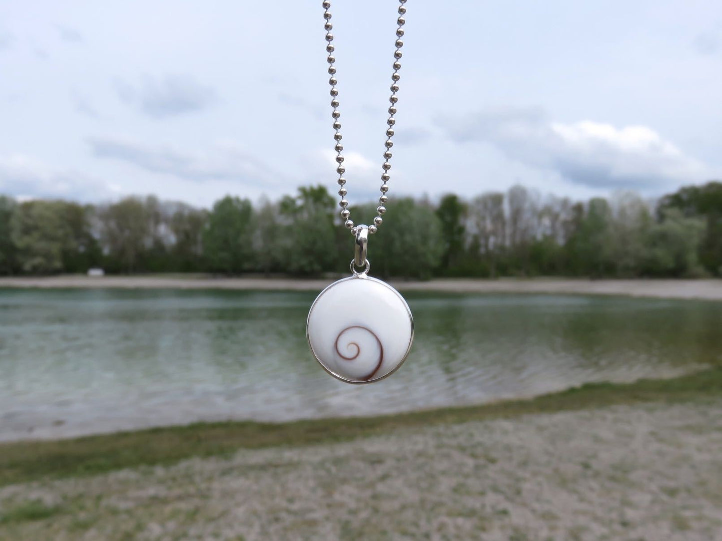 round operculum pendant made of silver