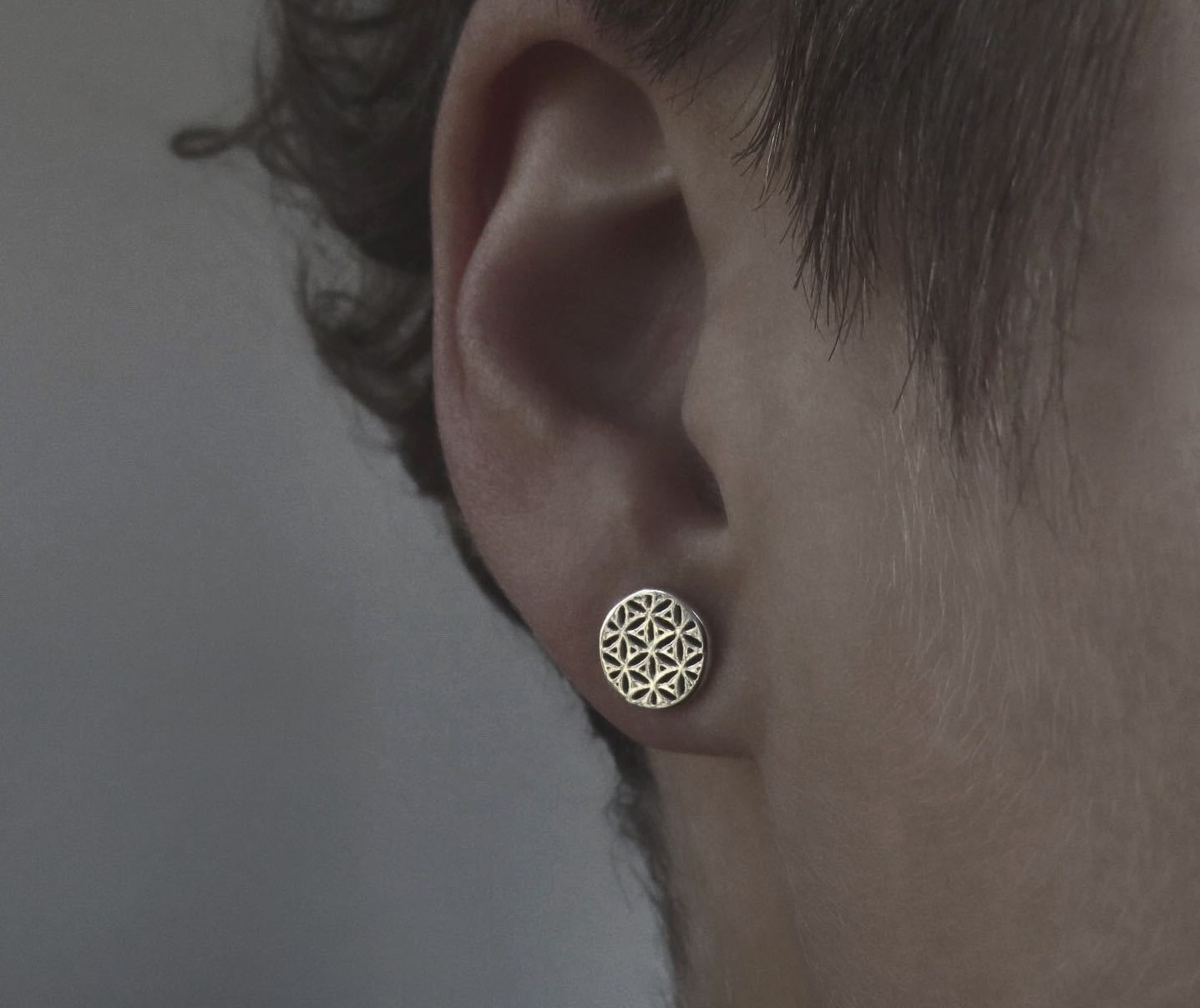 Ohrstecker mit dem Motiv der Lebensblume aus Silber