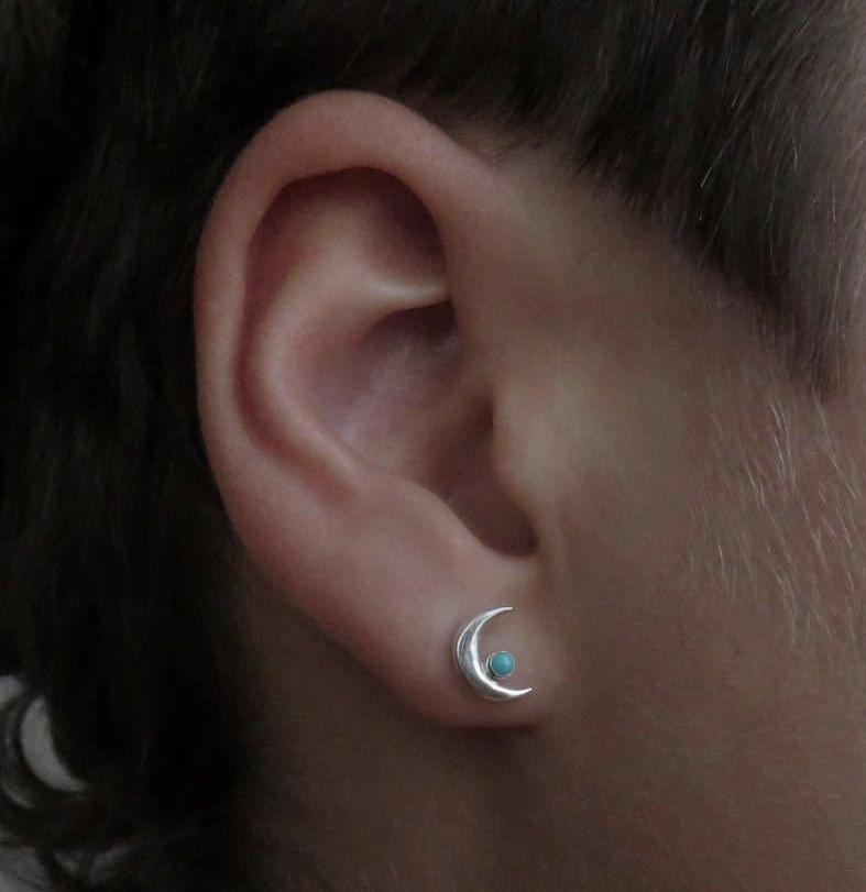 Stud earrings with small moon and stone made of silver