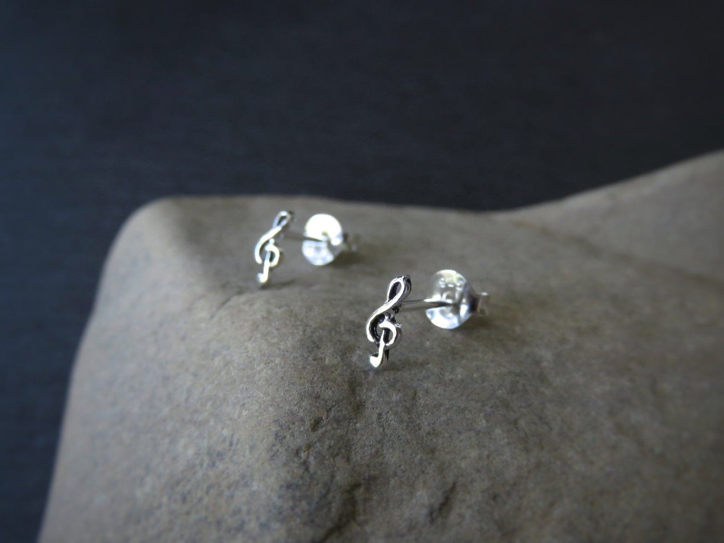 small treble clef earrings made of silver