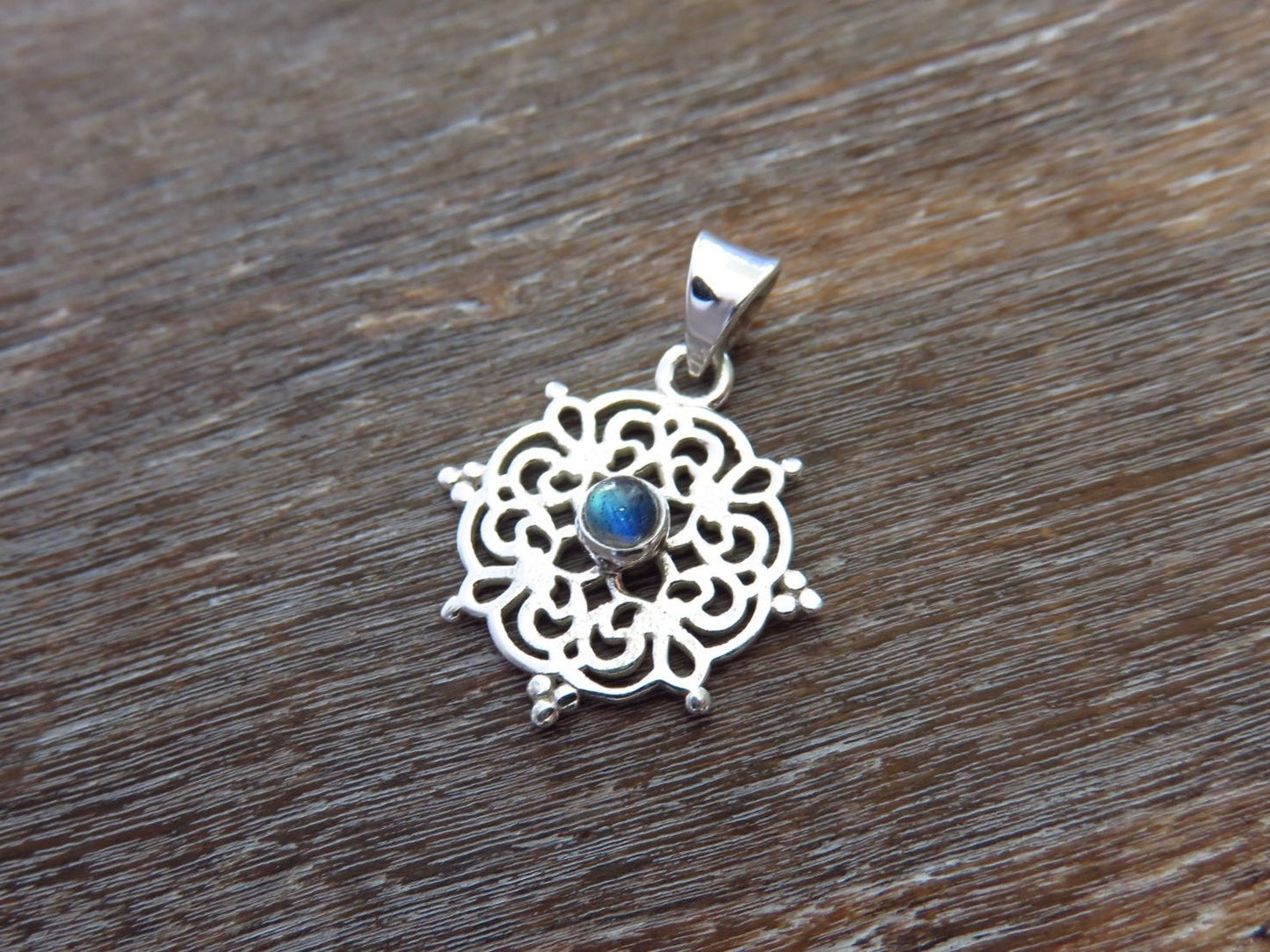 small filigree pendant with labradorite made of silver