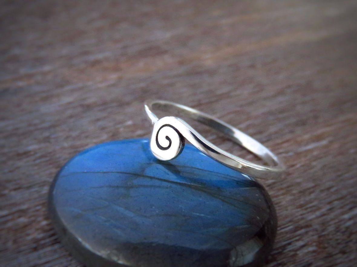 Ring mit kleiner Spirale aus Silber