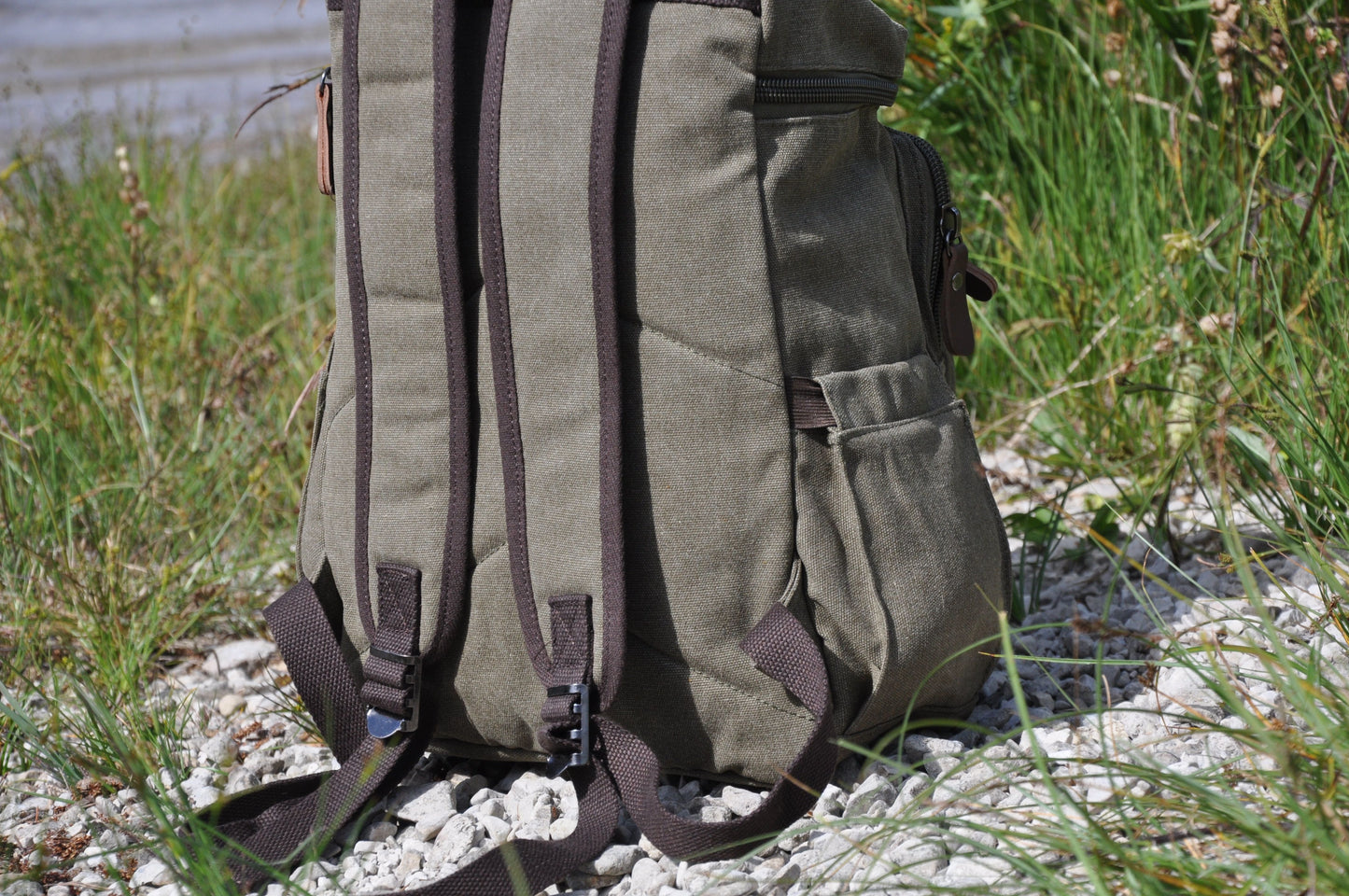 Canvas backpack in green