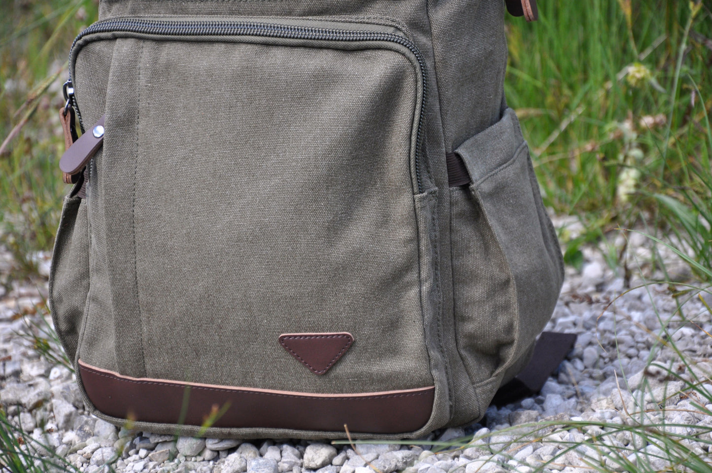 Canvas backpack in green