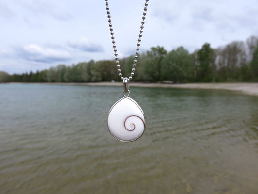 tropfenförmiger Operculum Anhänger aus Silber