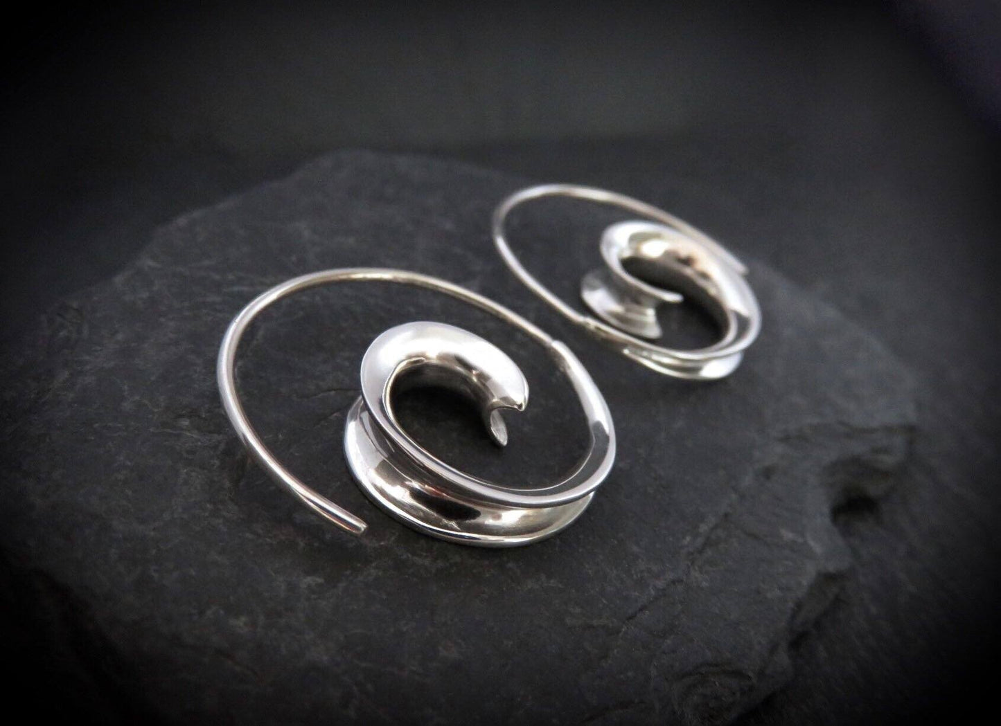 kleine klassische Spiralcreolen aus Silber
