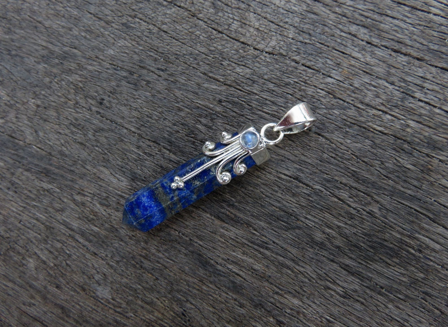 Crystal pendant lapis lazuli made of silver