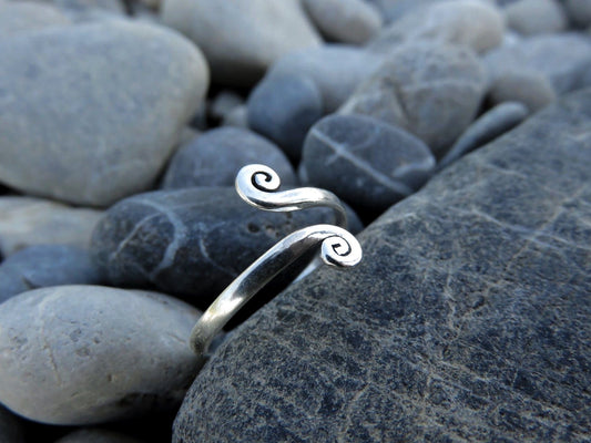 Toe ring with silver spirals