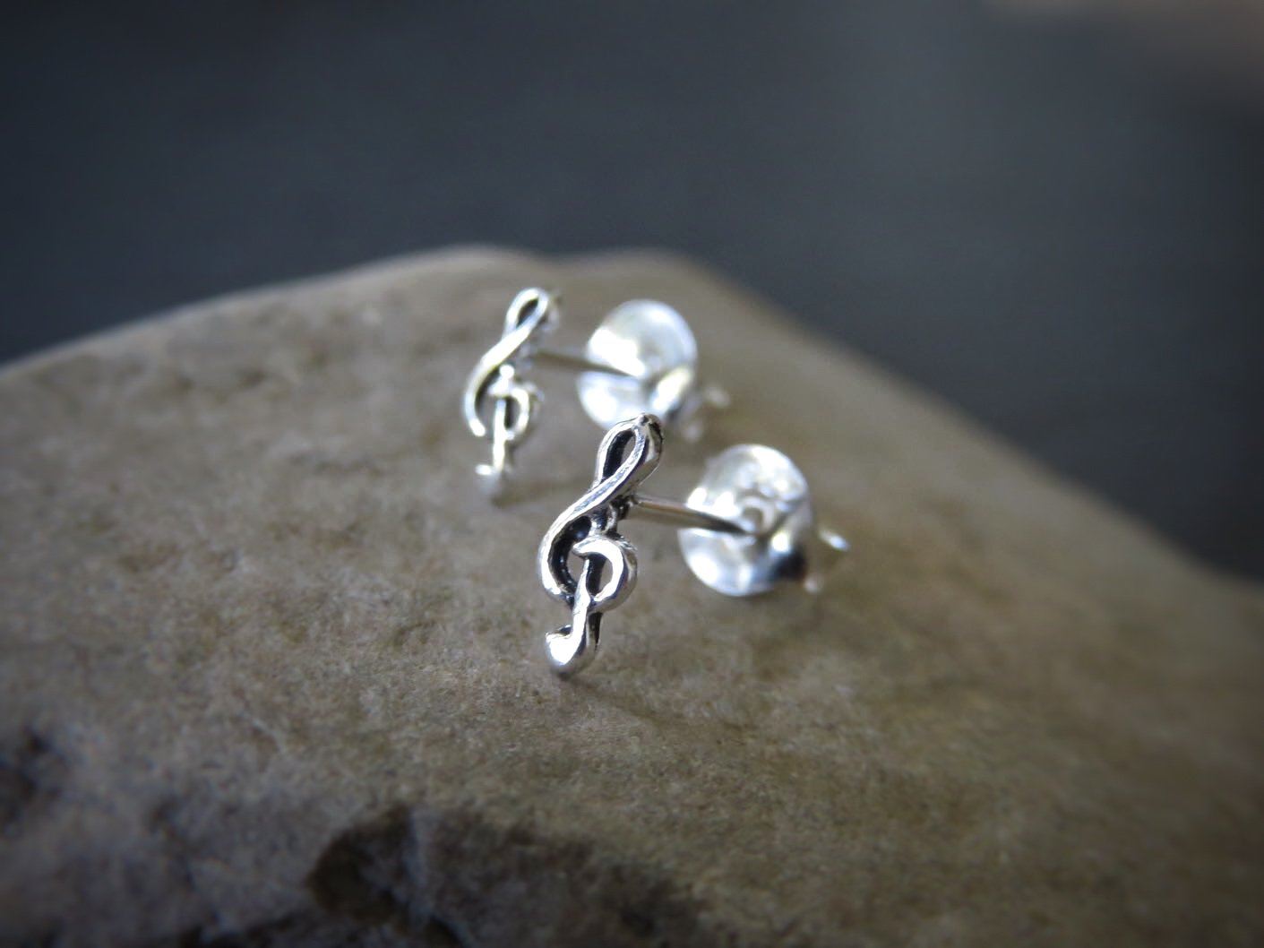 small treble clef earrings made of silver