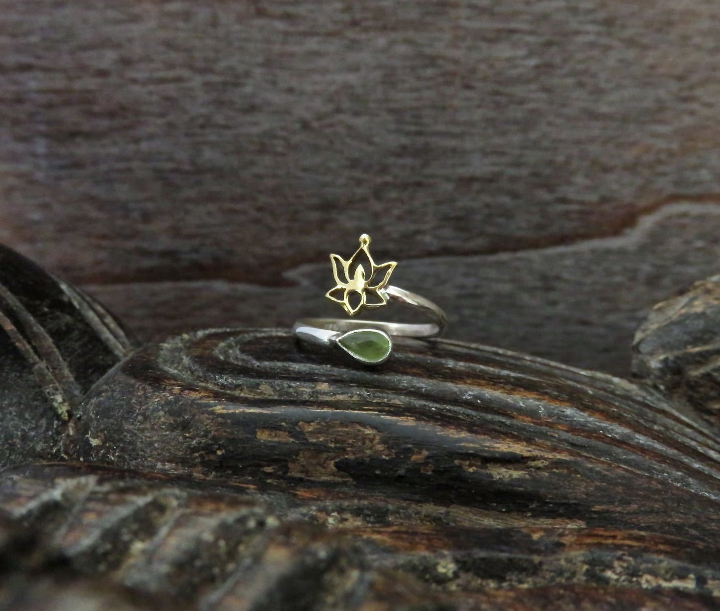 Zehenring mit Blume und Stein aus Silber und Messing