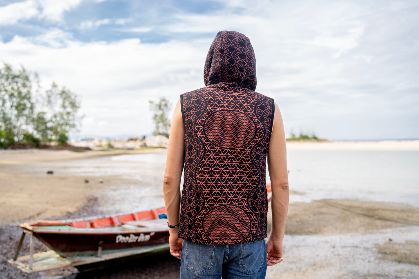 Lined men's hooded vest in black/rust red, pattern of the flower of life 