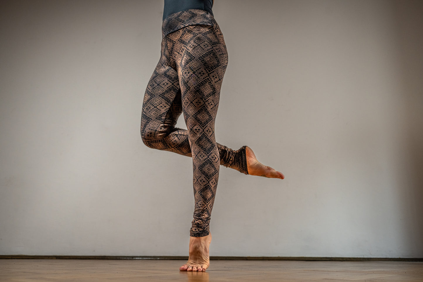 Batik Yoga Leggings mit geometrischem Muster in braun schwarz