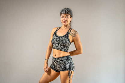 Batik Yoga Top mit geometrischem Muster in grau schwarz