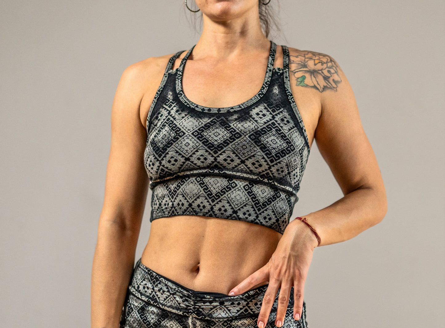 Yoga top with the pattern of the flower of life olive green 