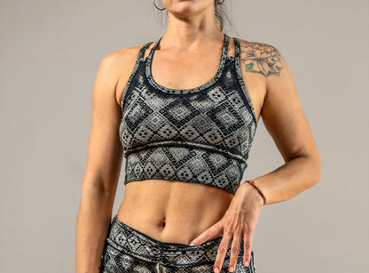 Batik Yoga Top mit geometrischem Muster in grau schwarz