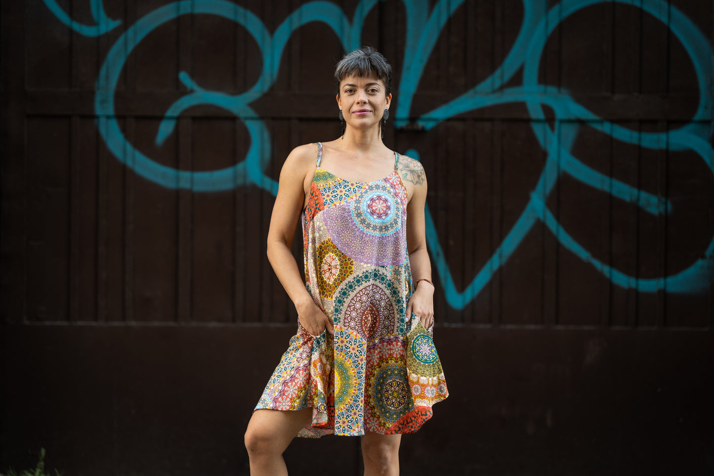 locker geschnittenes Sommerkleid mit Spaghetti Trägern und Taschen