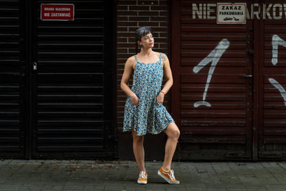 locker geschnittenes Sommerkleid mit Spaghetti Trägern und Taschen