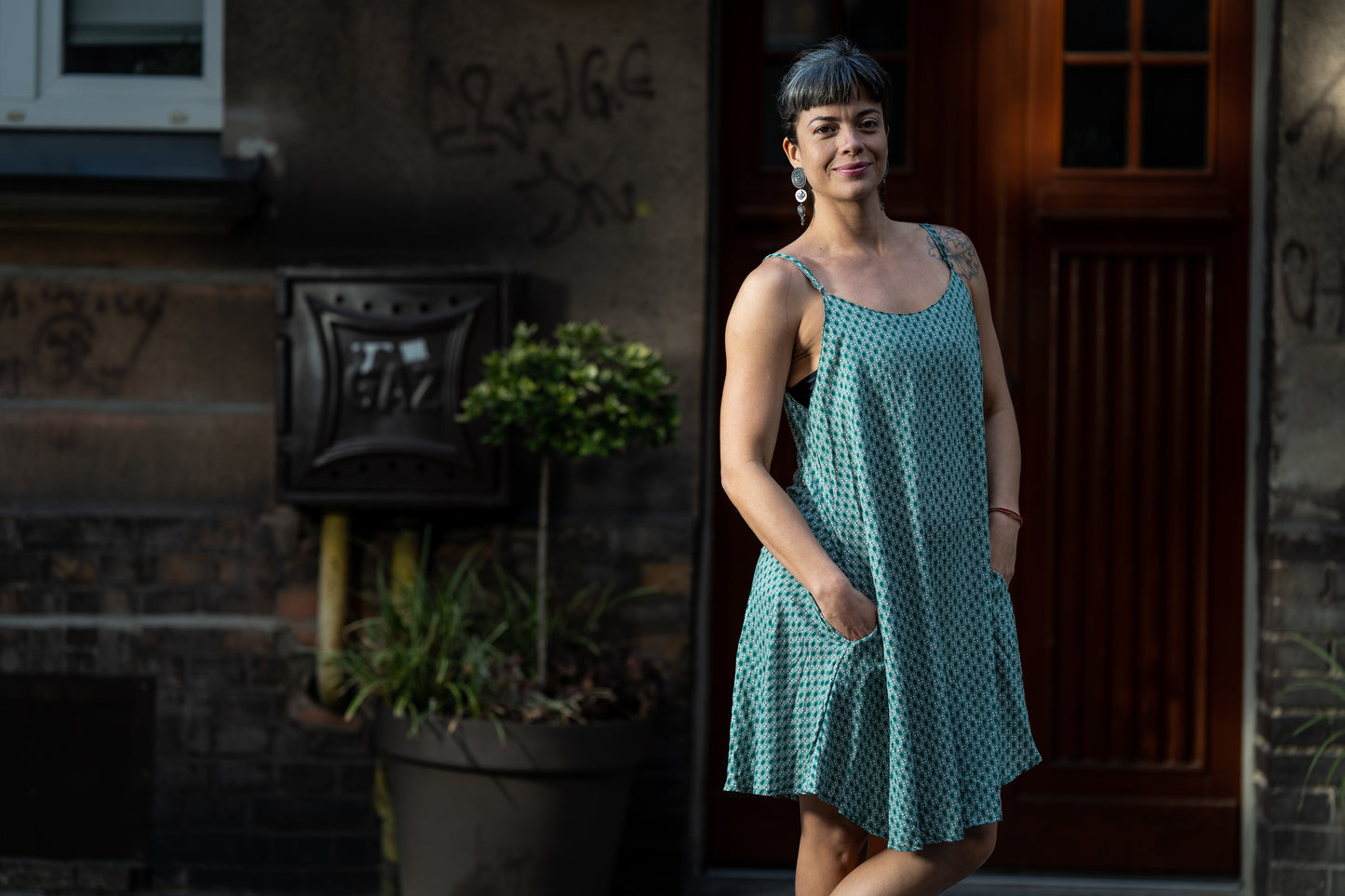 locker geschnittenes Sommerkleid mit Spaghetti Trägern und Taschen