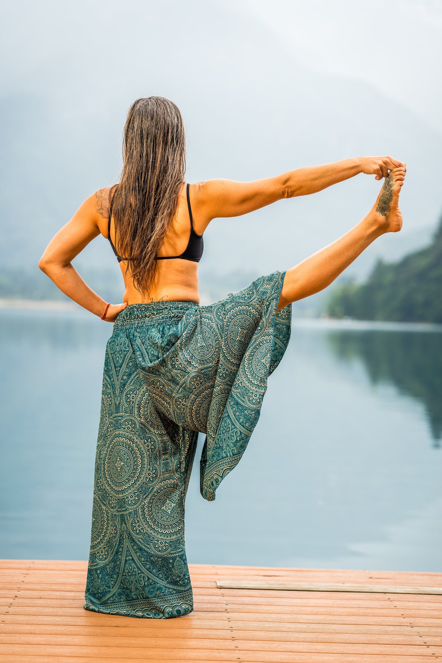 Boho Pluderhose Damen – lockere Sommerhose mit Mandala-Muster & Knotenfunktion in türkis