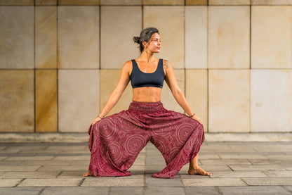 Boho Pluderhose Damen – lockere Sommerhose mit Mandala-Muster & Knotenfunktion in rot