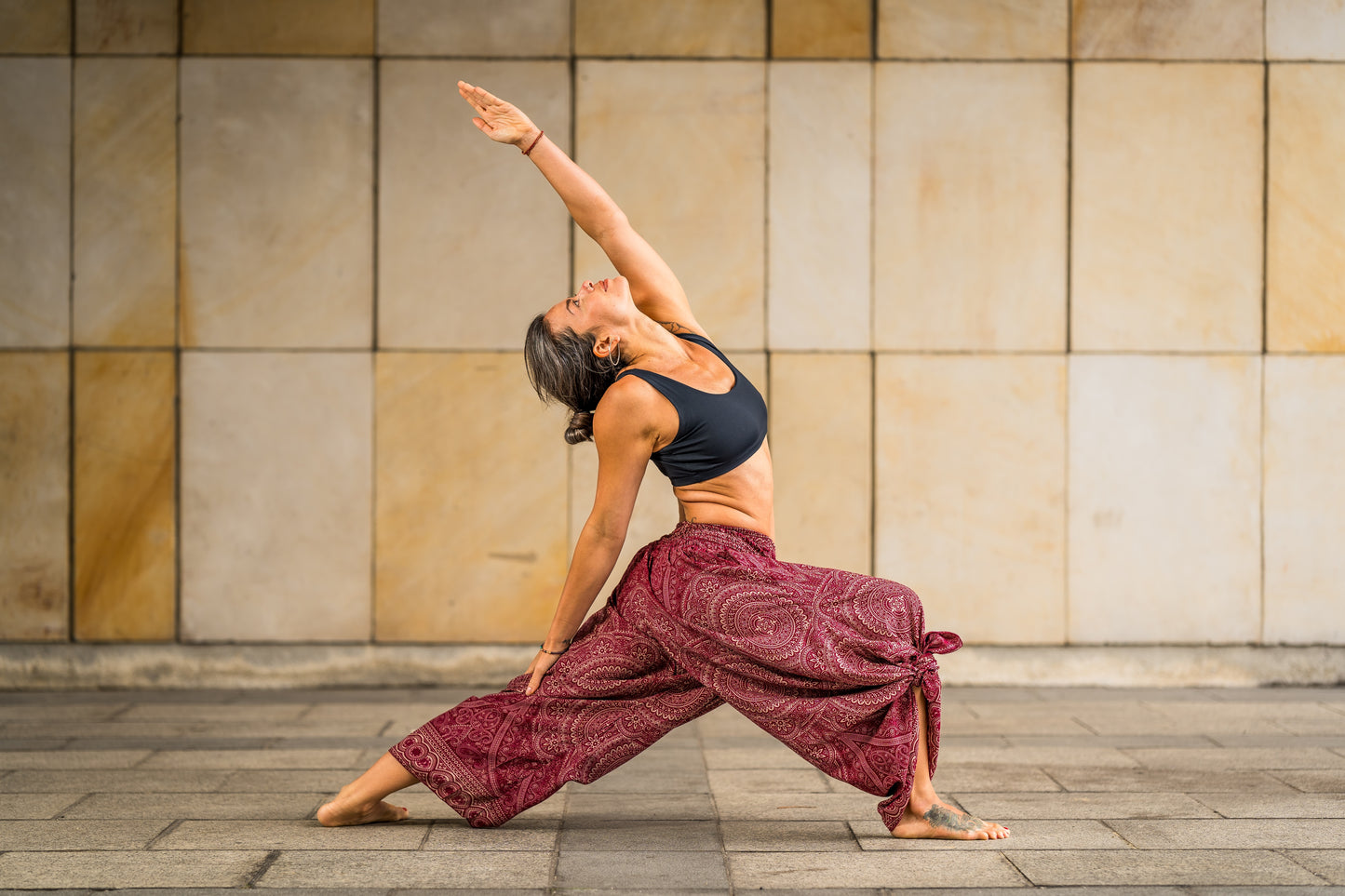 Boho Pluderhose Damen – lockere Sommerhose mit Mandala-Muster & Knotenfunktion in rot