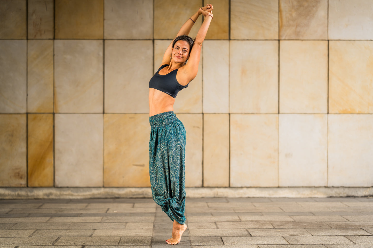 Boho Pluderhose Damen – lockere Sommerhose mit Mandala-Muster & Knotenfunktion in türkis