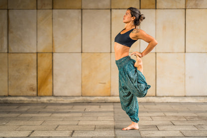 Boho Pluderhose Damen – lockere Sommerhose mit Mandala-Muster & Knotenfunktion in türkis