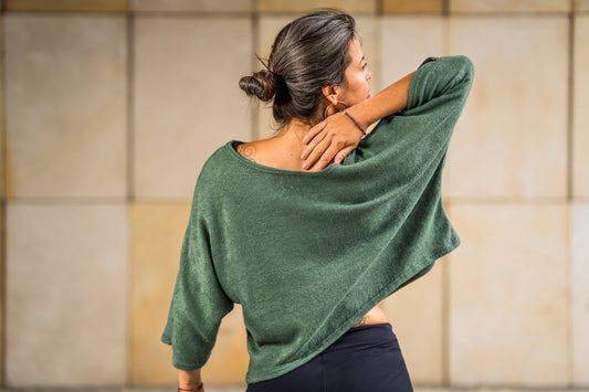half-length, loose knitted top in blue 