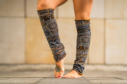 Boho Wendestulpen – Beinstulpen, Yoga & Tanz Stulpen, 4-in-1 Legwarmers Damen in beige/ gemustert