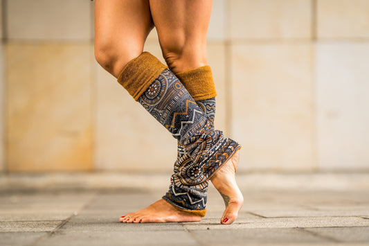 Boho Wendestulpen – Beinstulpen, Yoga & Tanz Stulpen, 4-in-1 Legwarmers Damen in beige/ gemustert