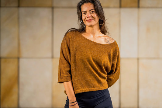 half-length, loose knitted top in blue 