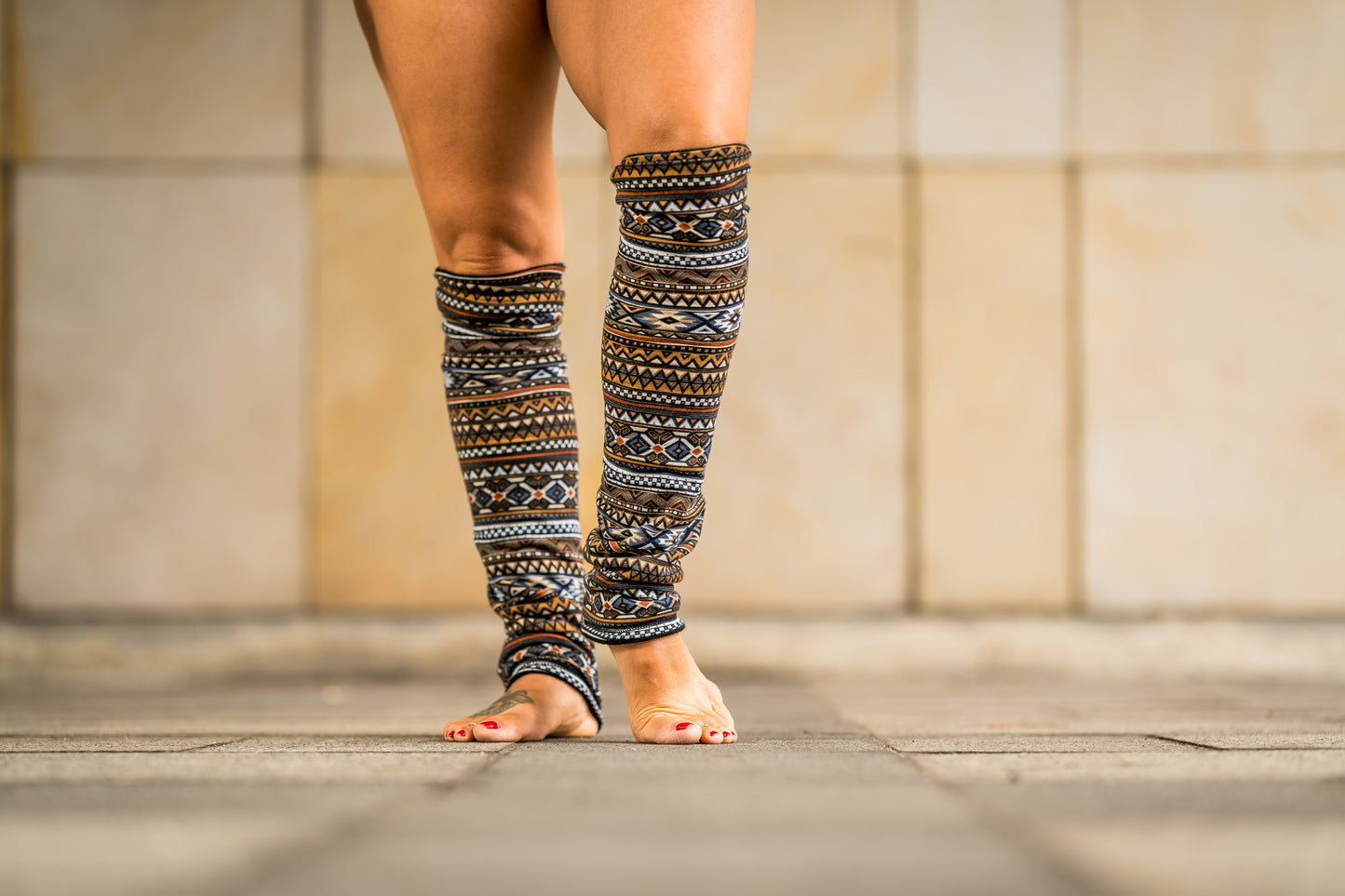 Boho Wendestulpen – Beinstulpen, Yoga & Tanz Stulpen, 4-in-1 Legwarmers Damen in schwarz/ gemustert
