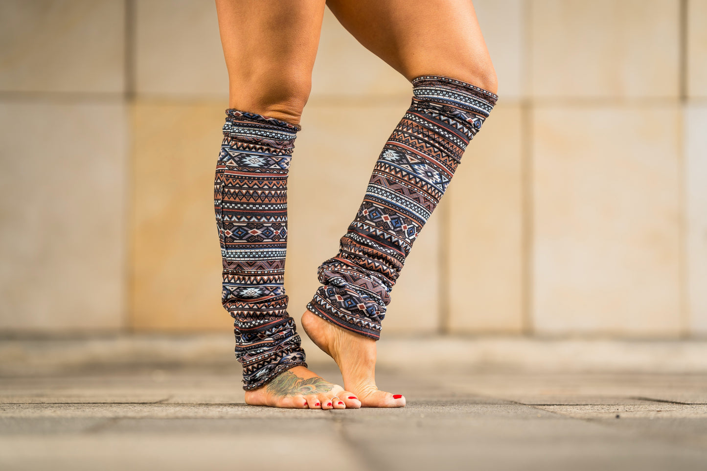 Boho Wendestulpen – Beinstulpen, Yoga & Tanz Stulpen, 4-in-1 Legwarmers Damen in schwarz/ gemustert